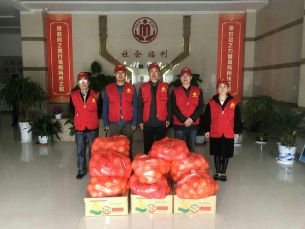 黨(dang)支(zhi)部(bu)到(dao)兒童(tong)福(fu)利院(yuan)開(kai)展送(song)溫煗(nuan)活(huo)動.jpg